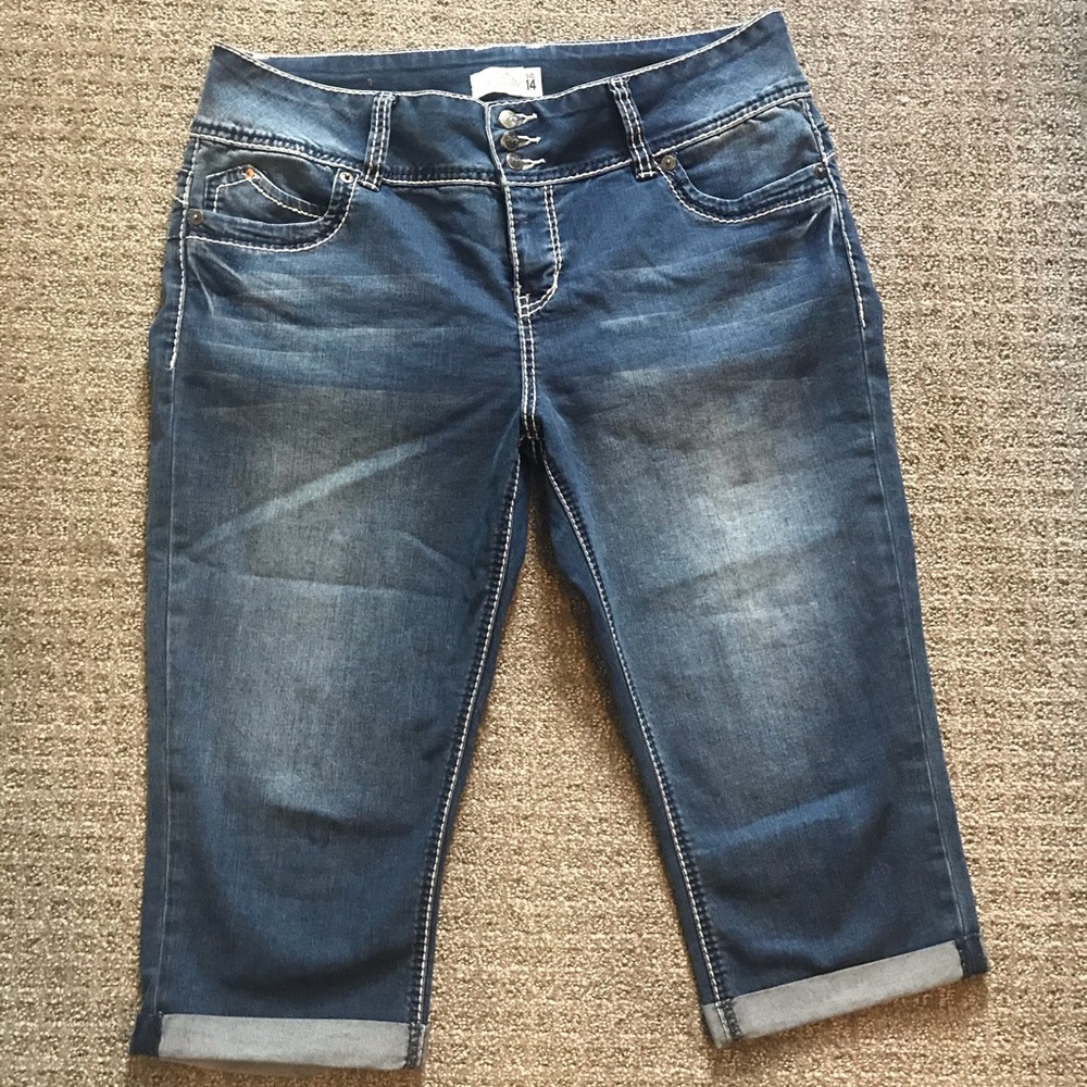 Royalty for Me Capri’s